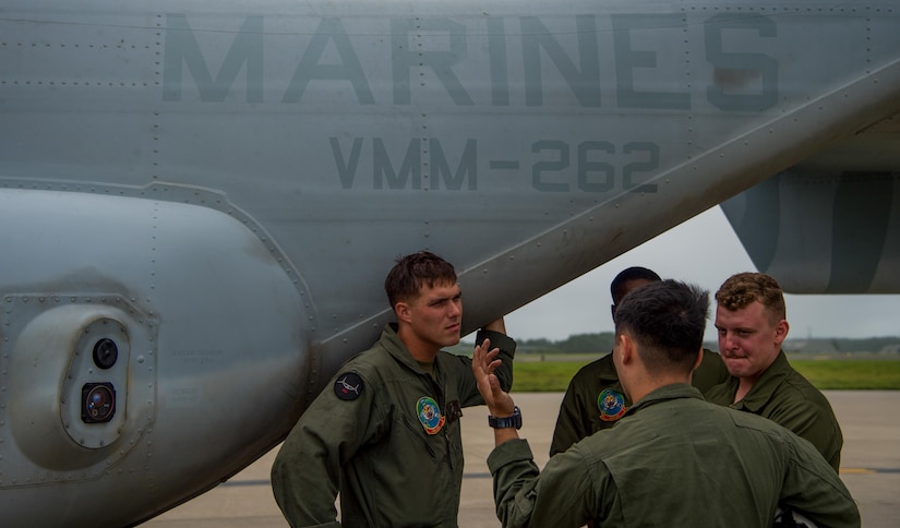 VMM-262 visit Misawa AB