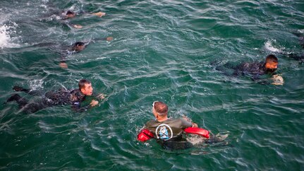 U.S. Marine Sgt. David G. Gaudette II, the detachment staff noncommissioned officer in charge of the Honduras Detachment, Ground Combat Element, Special Purpose Marine Air-Ground Task Force - Southern Command, trains Honduran marines in basic water survival skills in Trujillo, Honduras, July 26, 2017. The training was part of a basic infantry skills course for Honduran marines. The Marines and sailors of SPMAGTF-SC are deployed to Central America from June to November 2017 to conduct security cooperation training and engineering projects with their counterparts in Belize, El Salvador, Guatemala, and Honduras.