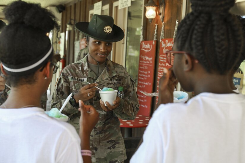 Former Miss USA, Army women making a difference in the lives of young women