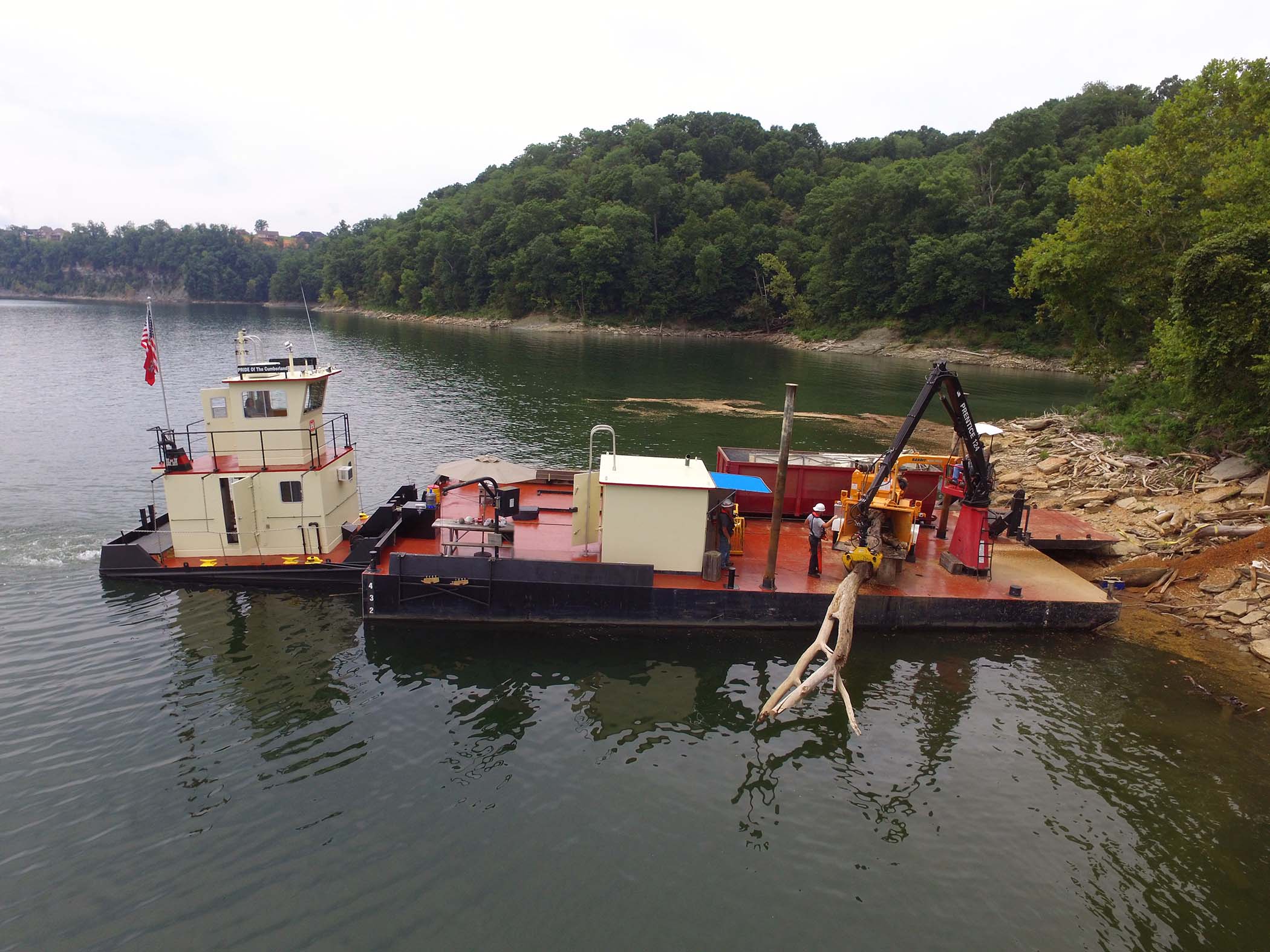 ‘PRIDE of the Cumberland’ clearing debris, trash on Lake Cumberland