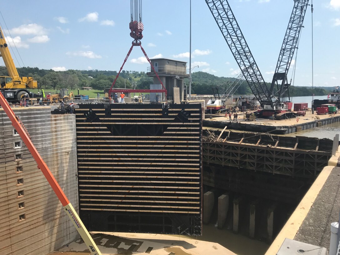 Meldahl Locks and Dam Gate Lift