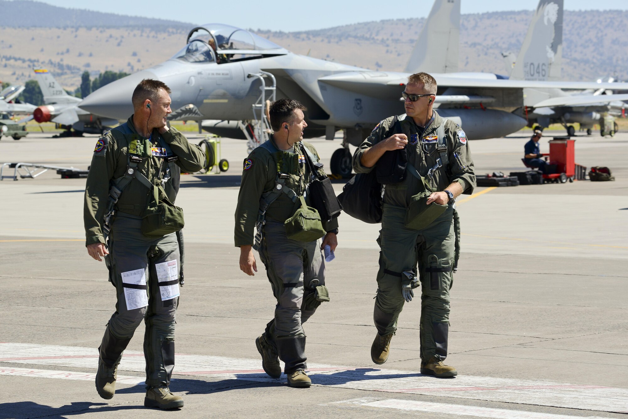 F-16 pilots on flight line