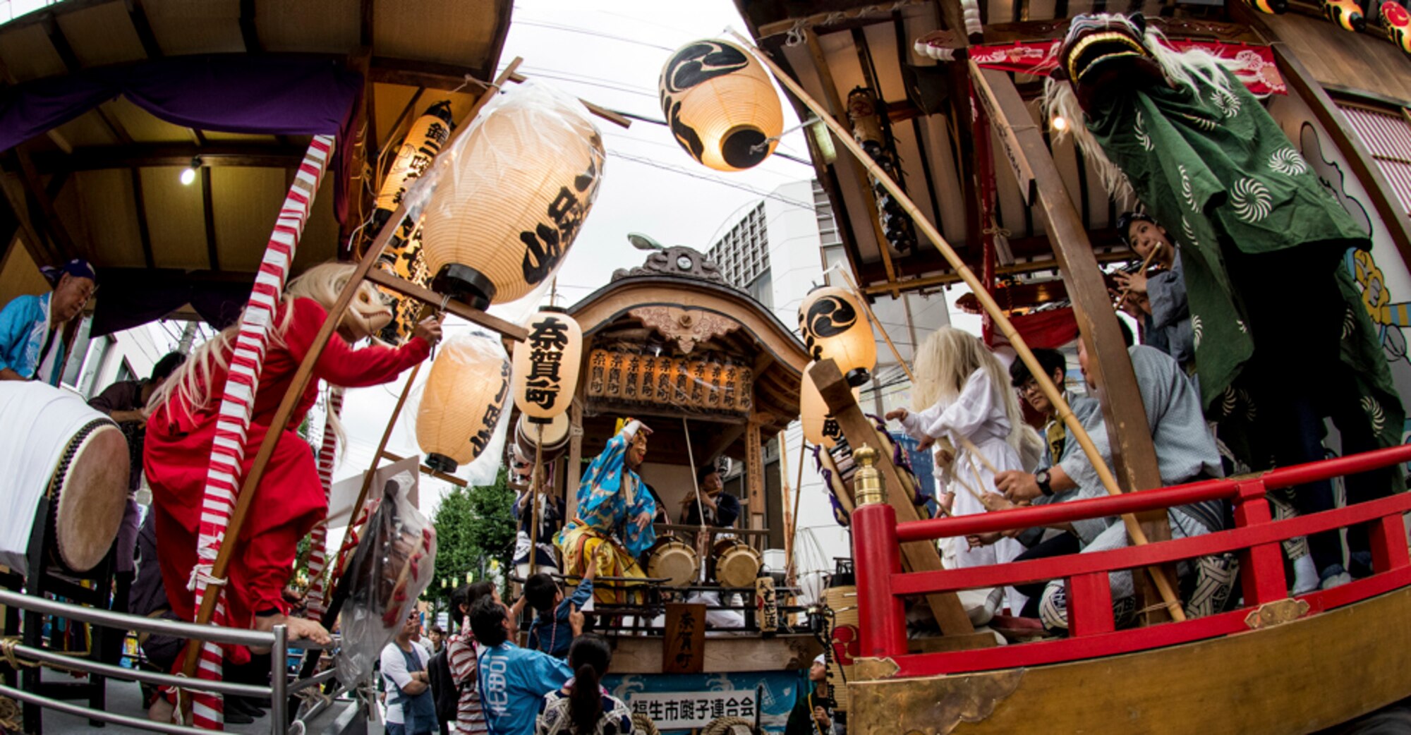 Several festival floats face each other and compete in a hayashi performance