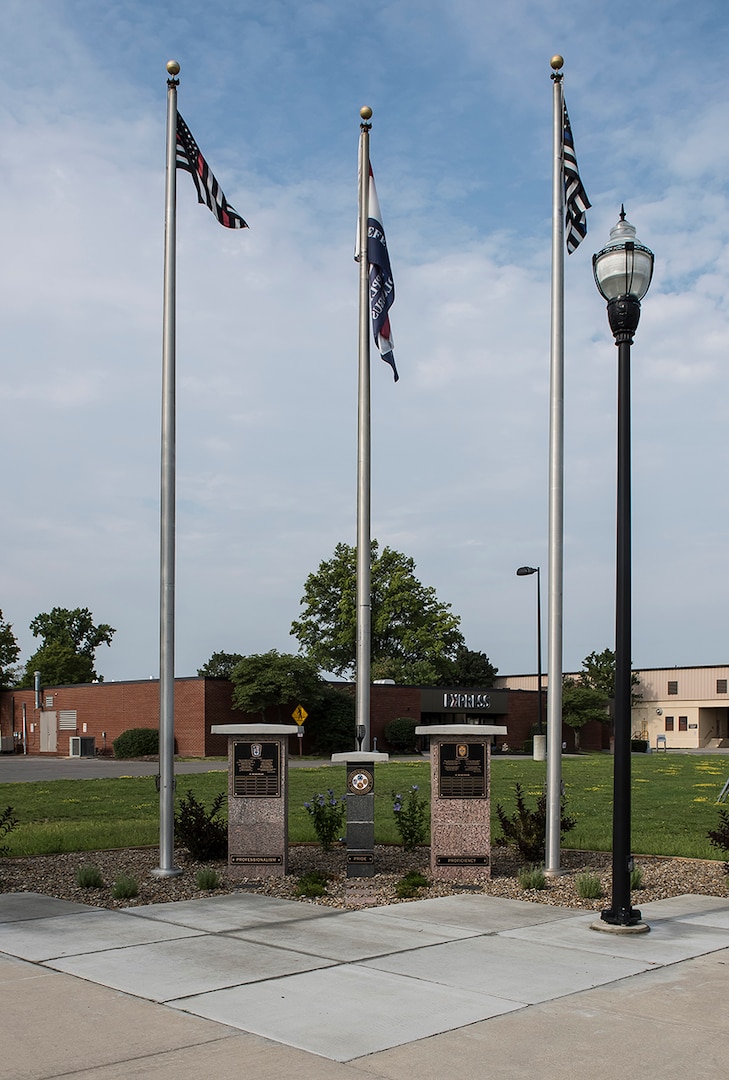 A new memorial at Defense Supply Center Columbus honors federal police, fire and emergency services personnel.