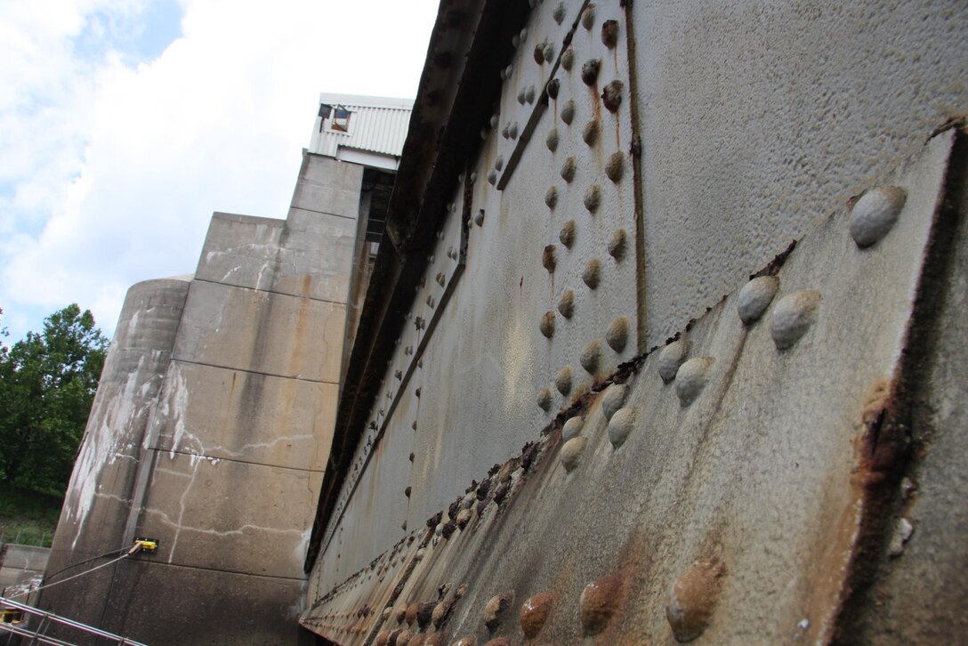 The Montgomery Dam was built in 1934. Its gates were originally designed to meet the 1934 design standard for dead, hydraulic and vertical ice load; however, they were not designed for barge impact and horizontal ice load.