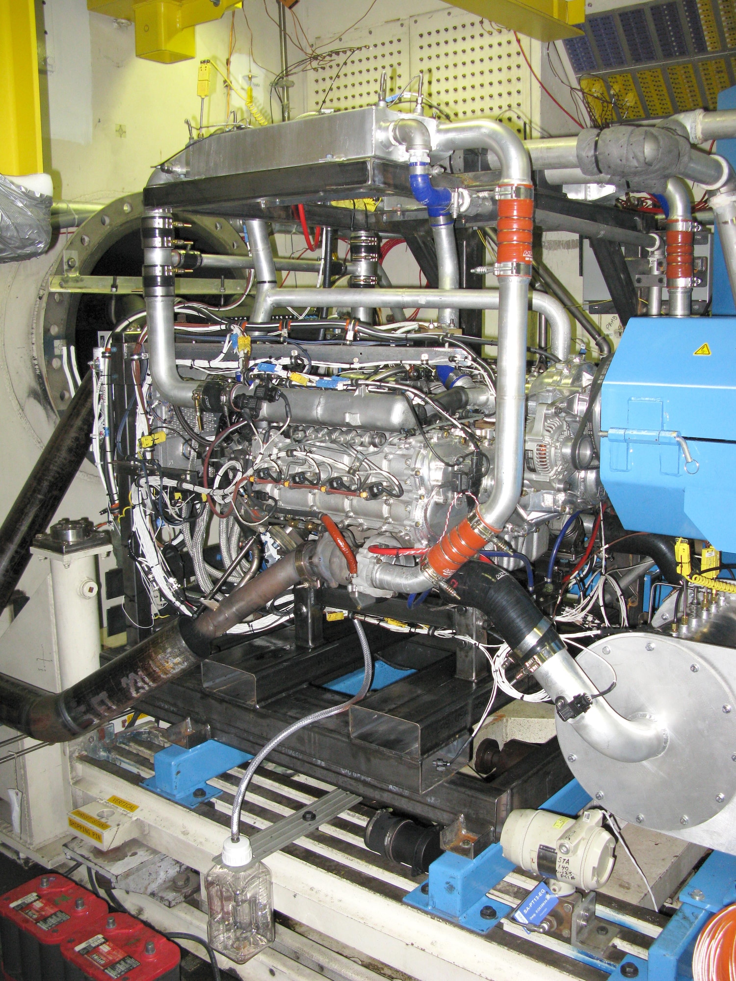 High Efficiency Innovative Aviation Diesel Engine in test cell