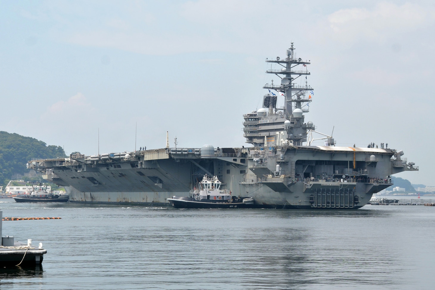 Ronald Reagan Arrives in Hong Kong > Commander, U.S. 7th Fleet > Display