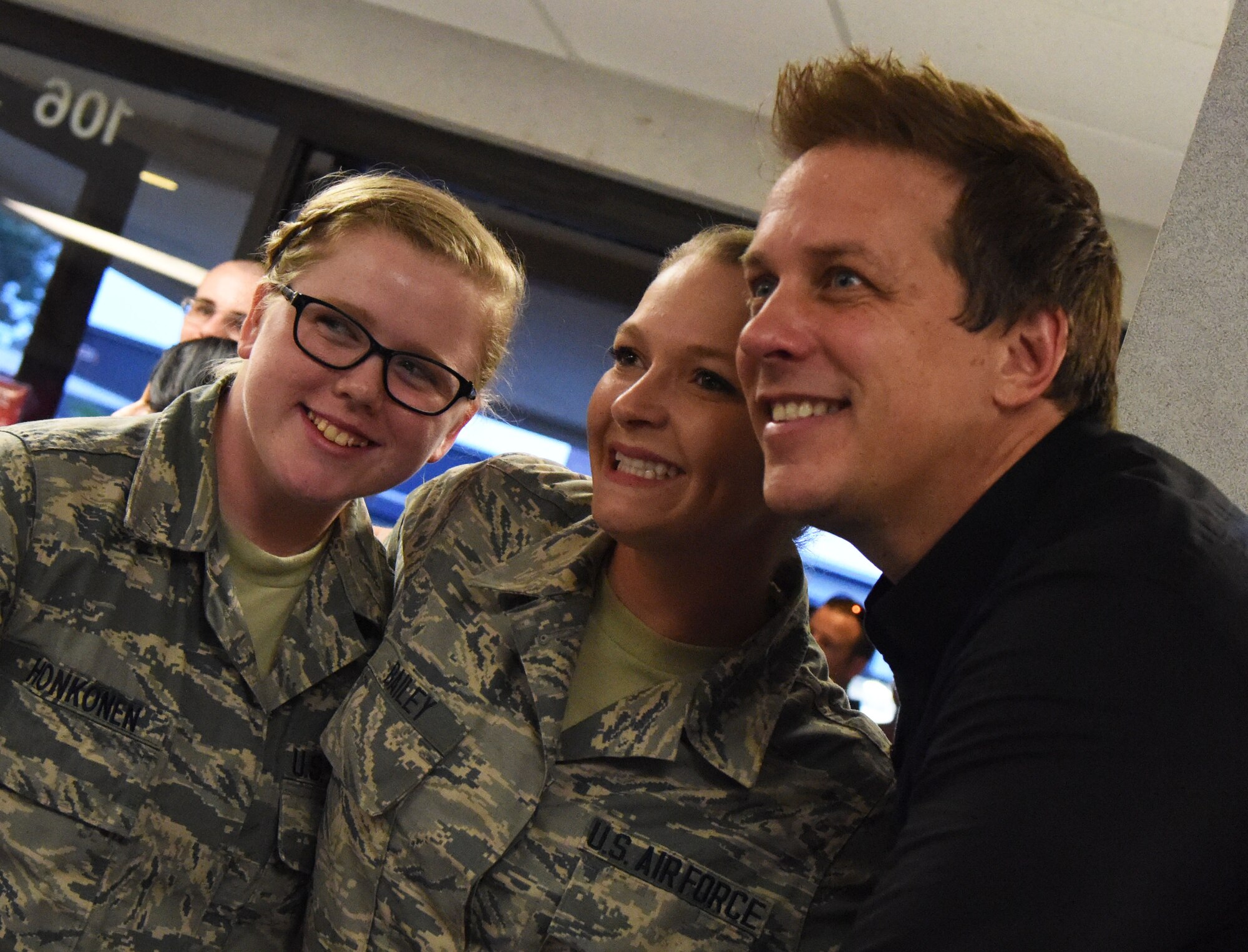 Airmen Basic Ashley Honkonen and Breanne Bailey, 335th Training Squadron students, poses for a photo with Mike Super, illusionist, following the Mike Super’s Magic & Illusion show in the Welch Theater July 29, 2017, on Keesler Air Force Base, Miss. Super, an American magician who is the winner of the NBC show Phenomenon, is currently touring the U.S. and Canada with his illusion show. (U.S. Air Force photo by Kemberly Groue)