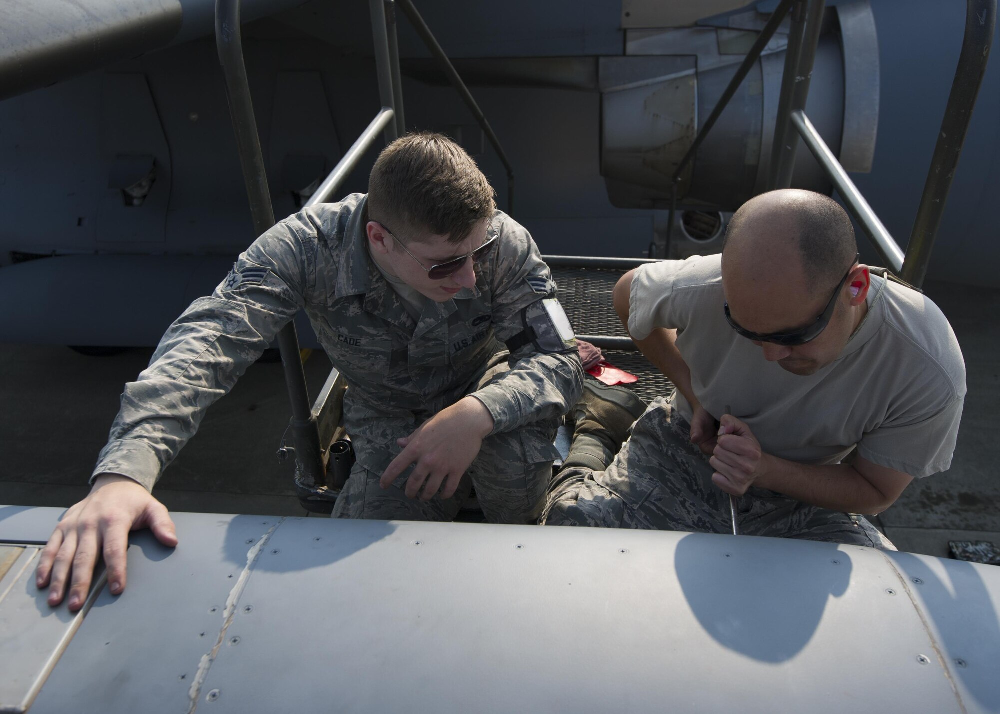 446th Airlift Wing maintainers performing maintenance on C-17 Globemaster III.