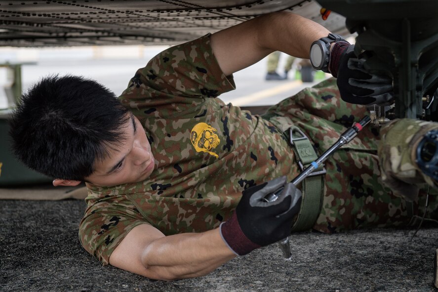 JGSDF, USAF participate in load engagement