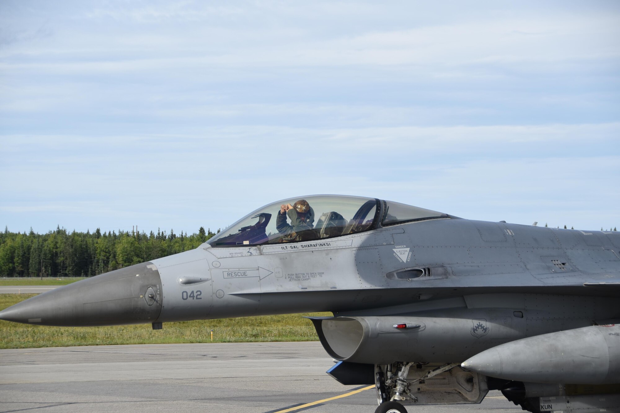 A U.S. Air Force F-16 Fighting Falcon pilot assigned to Kunsan Air Base, Republic of Korea, uses hand signals to communicate during Red Flag-Alaska at Eielson Air Force Base, Alaska, Aug. 2, 2017. RF-A provides an optimal training environment in the Indo-Asia Pacific region and focuses on improving ground, space and cyberspace combat readiness and interoperability of U.S. and international forces. (U.S. Air Force photo by Staff Sgt. Joshua Rosales)