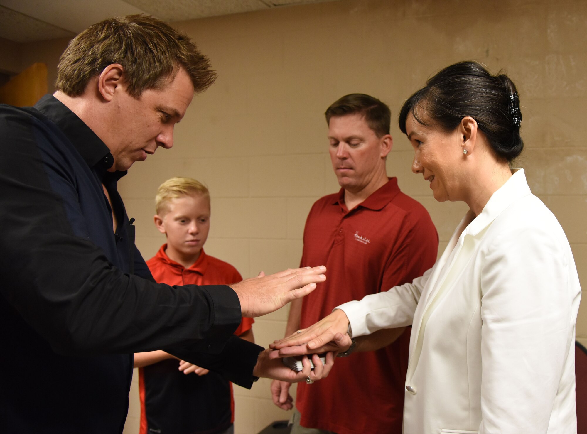Mike Super, illusionist, performs a card trick with 81st Training Wing leadership and family members prior to the Mike Super’s Magic & Illusion show in the Welch Theater July 29, 2017, on Keesler Air Force Base, Miss. Super, an American magician who is the winner of the NBC show Phenomenon, is currently touring the U.S. and Canada with his illusion show. (U.S. Air Force photo by Kemberly Groue)