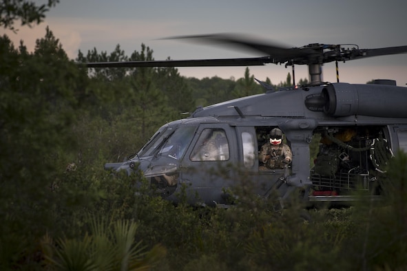 A special missions aviator from the 41st Rescue Squadron scans for threats during combat search and rescue training as part of Stealth Guardian, Aug. 10, 2017, in the Apalachicola National Forest, Fla.