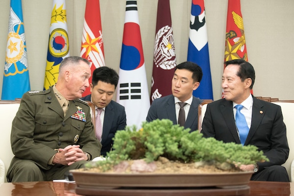CJCS meets with ROK Minister of Defense Song Young-Moo, Gen. Lee Sun-Jin