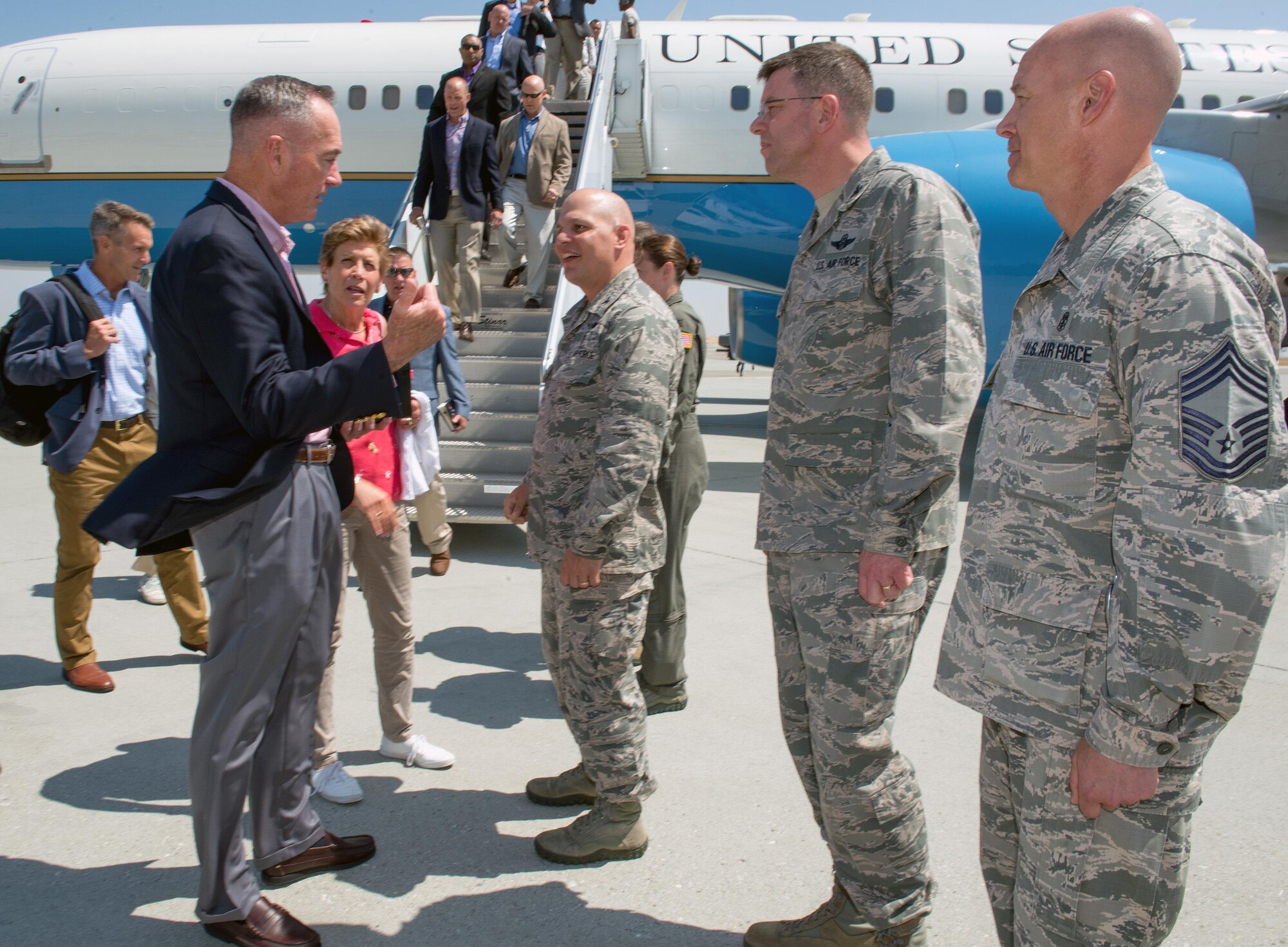 U.S. Air Force Col. John Klein, 60th Air Mobility Wing commander, talks with Marine Corps Gen. Joseph F. Dunford Jr., Chairman of the Joint Chiefs of Staff, during a gas and go at Travis Air Force Base, Calif., Aug, 10, 2017. (U.S. Air Force photo by Louis Briscese)