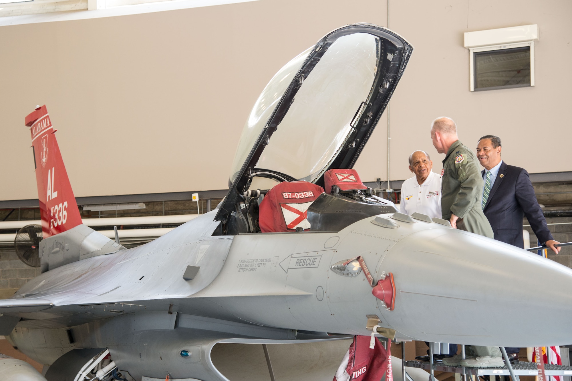 Tuskegee Airman visits Red Tails at the 187th