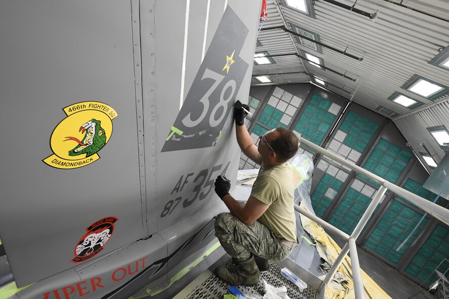 New tail commemorates final Hill AFB F-16