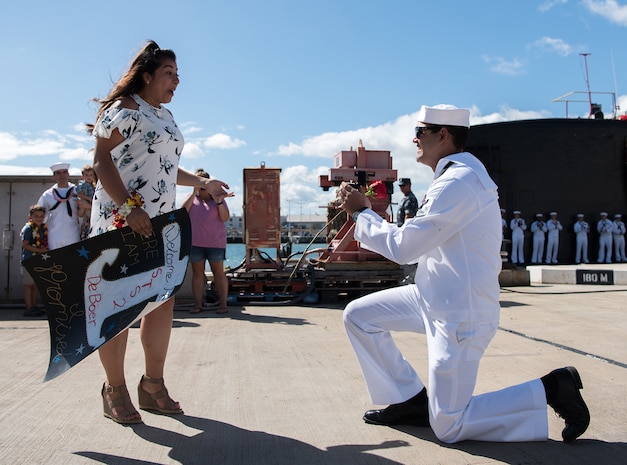 STS2 (SS) Robert C Deboer proposes to his now fiance after the Los Angeles-class attack submarine USS Santa Fe (SSN-763) made its homecoming arrival at Joint Base Pearl Harbor-Hickam, after completing its latest deployment, Aug. 15.