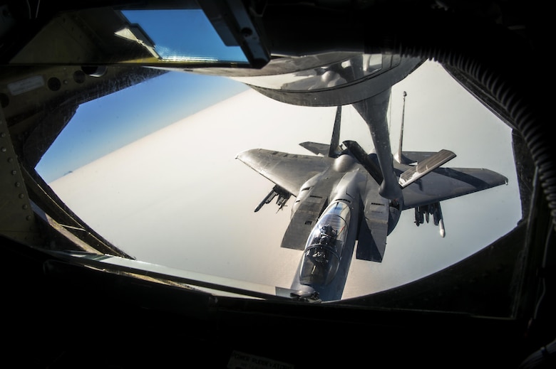 A KC-135 refuels a F-15