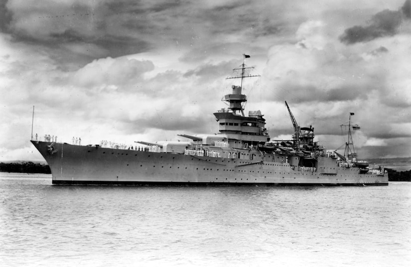 Photo of USS Indianapolis at sea in 1937