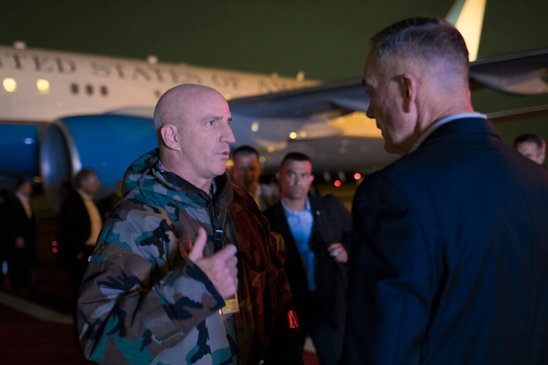 Col. Moss talks with Gen. Dunford