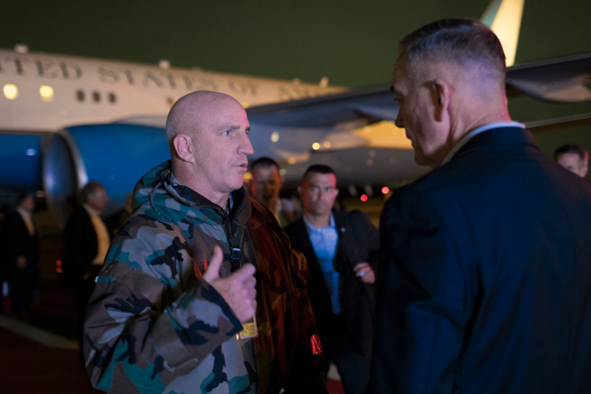 Col. Moss talks with Gen. Dunford