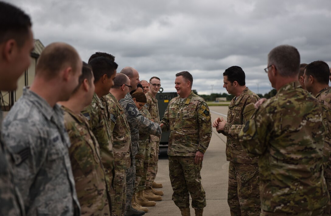 Lt. Gen. Brad Webb visits RAF Mildenhall