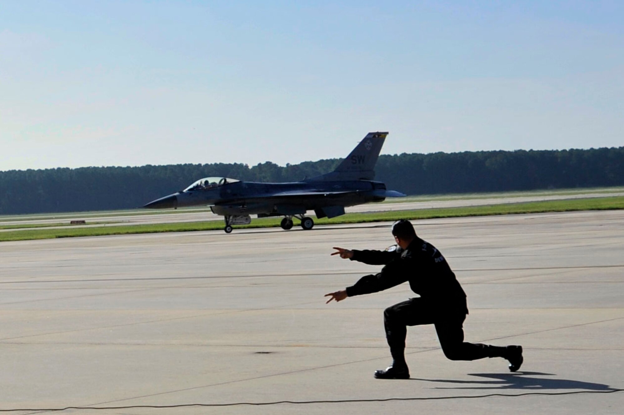The Viper Demo Team trains to showcase the F-16’s airpower during airshows around the world.