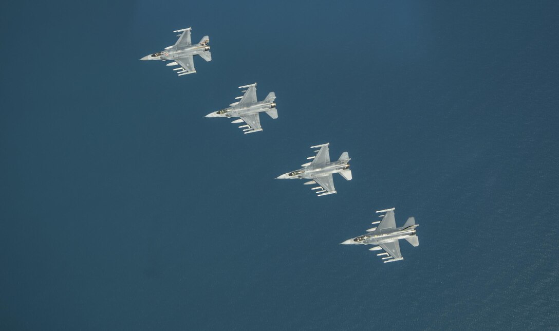 Formation flight commemorates anniversaries
