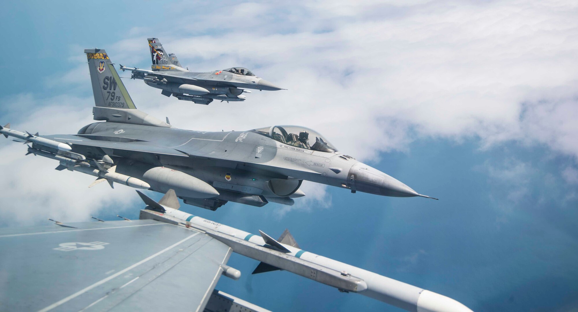 Formation flight commemorates anniversaries
