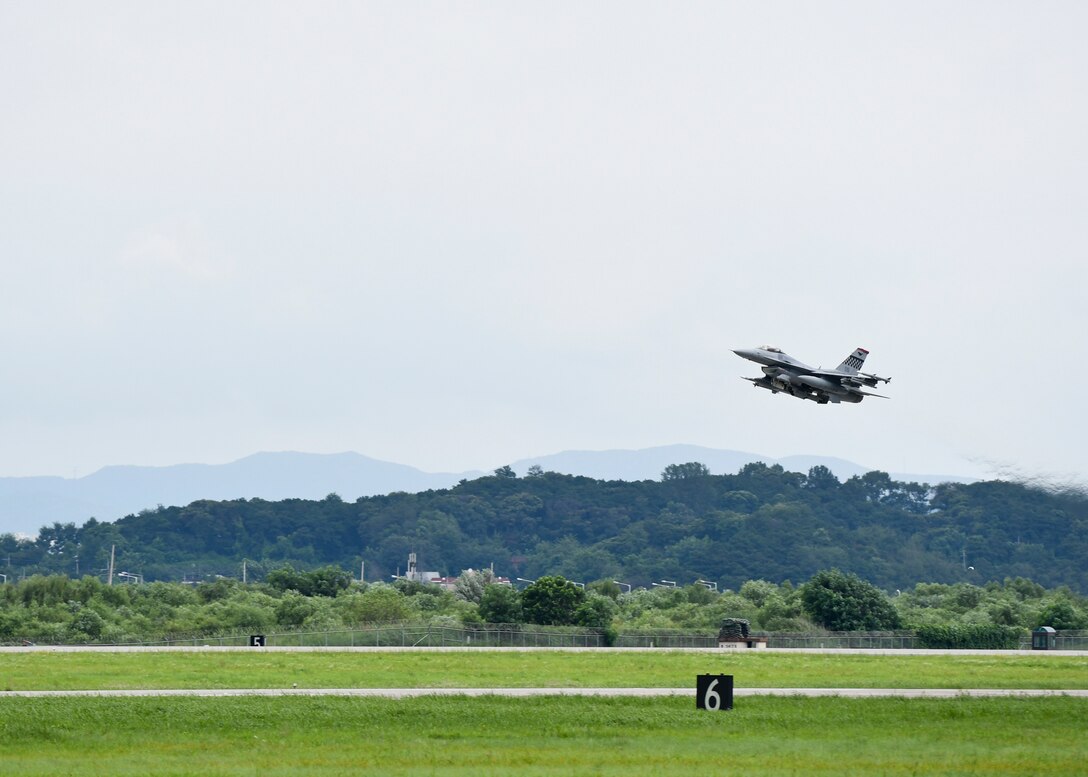U.S. Admiral Harry Harris Jr., commander of U.S. Pacific Command, visits Osan Air Base, Republic of Korea on Aug. 21, 2017.