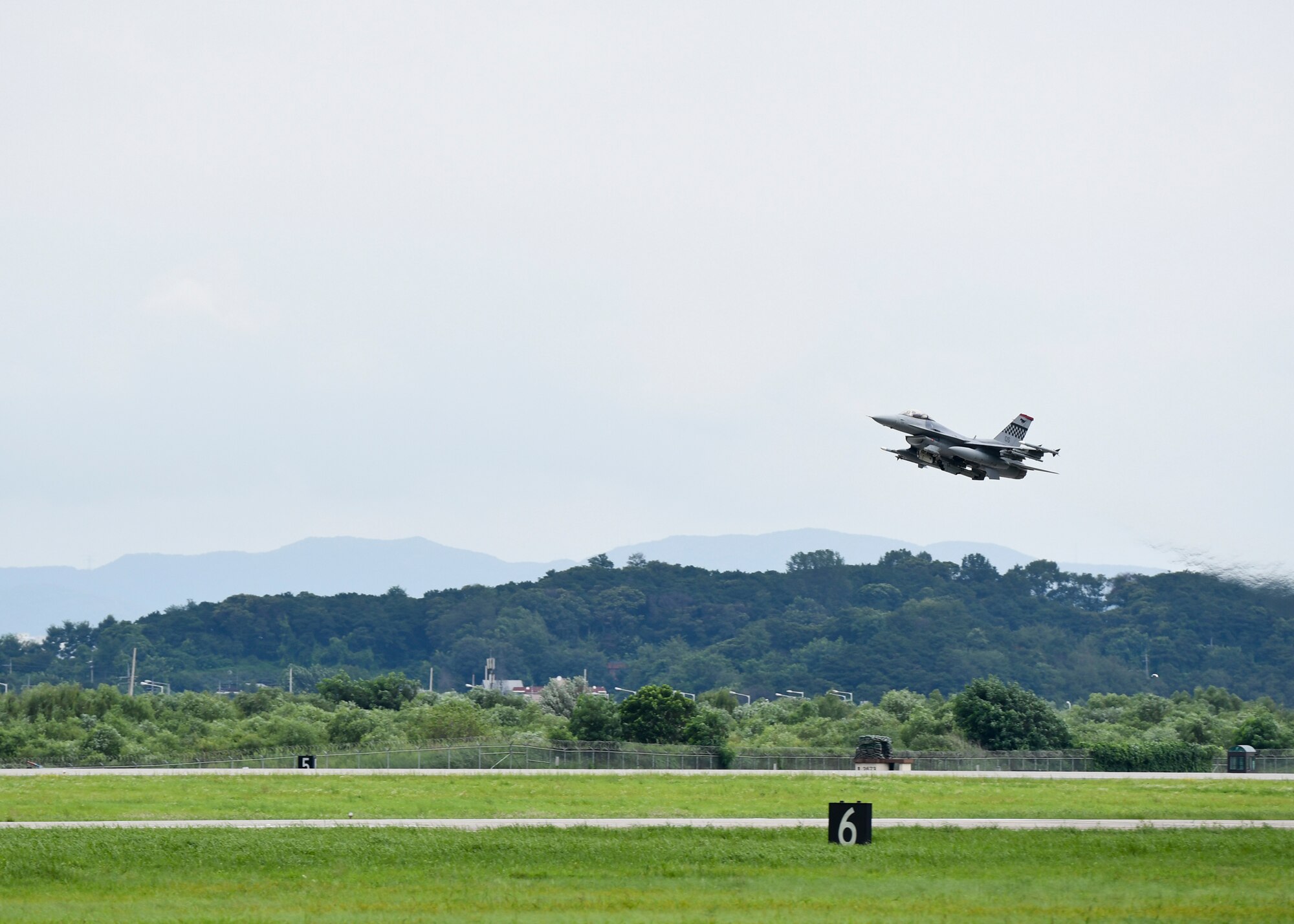 U.S. Admiral Harry Harris Jr., commander of U.S. Pacific Command, visits Osan Air Base, Republic of Korea on Aug. 21, 2017.