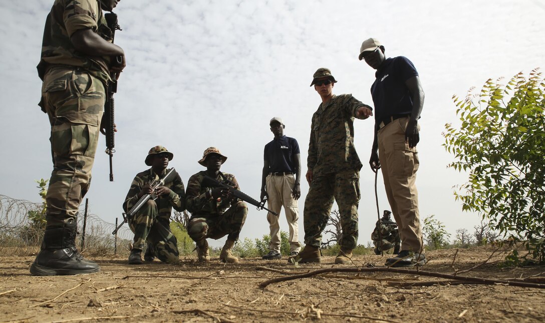 Lance Cpl. Mason Shaw, a combat engineer with Special Purpose Marine Air-Ground Task Force – Crisis Response – Africa, points out an anomaly in the baseline to soldiers with Senegal’s 5th Contingent in Mali during a peacekeeping operations training mission at Thies, Senegal, June 7, 2017. Marines and Sailors with SPMAGTF-CR-AF served as instructors and designed the training to enhance the commandos’ abilities to successfully deploy in support of United Nations peacekeeping missions in the continent. (U.S. Marine Corps photo by Sgt. Samuel Guerra/Released)