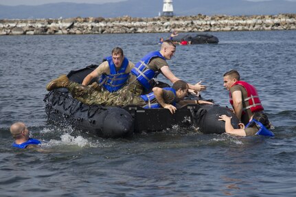 Amphibious zodiac boat training