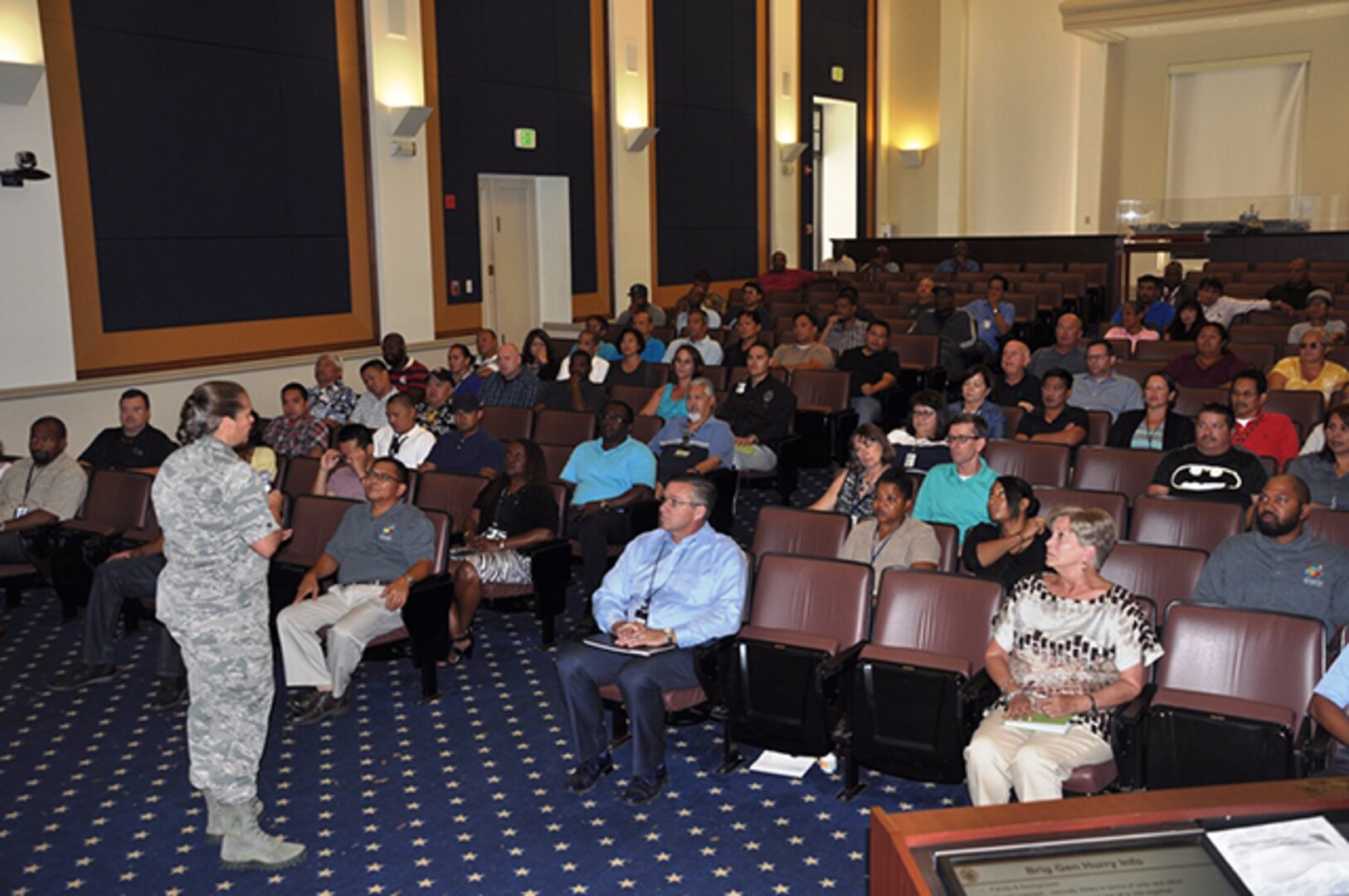 DLA Aviation commander holds town hall