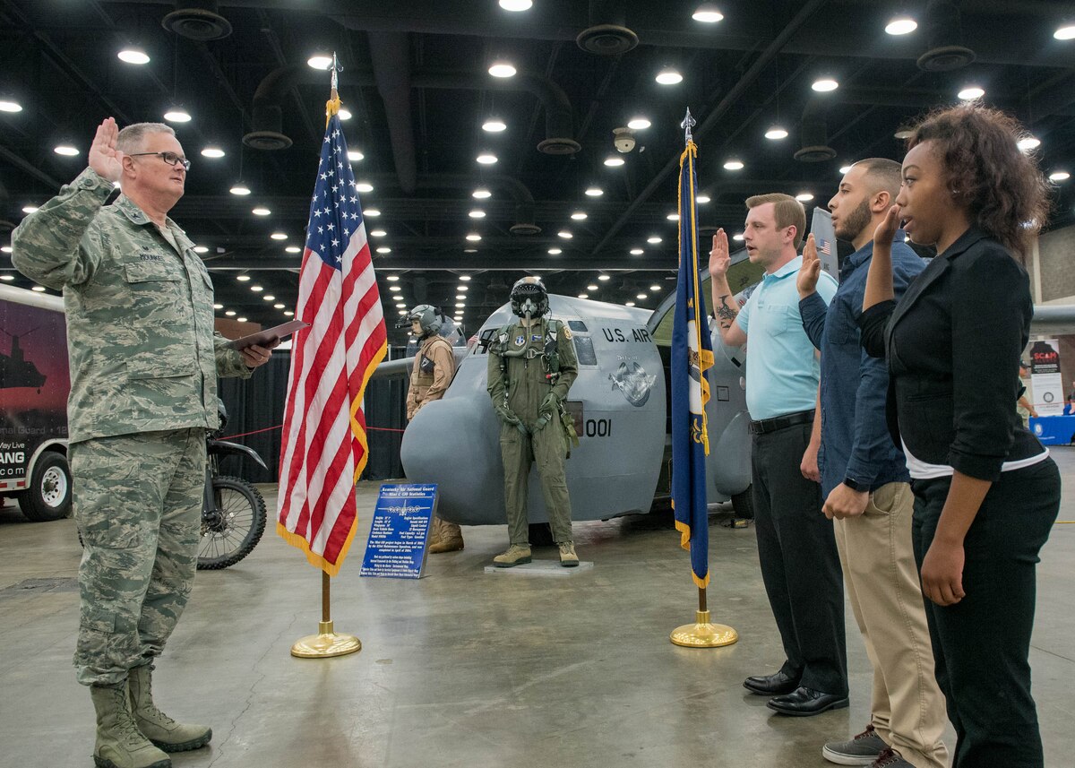 Newest Kentucky Air National Guard Airmen enlist at the Kentucky State Fair