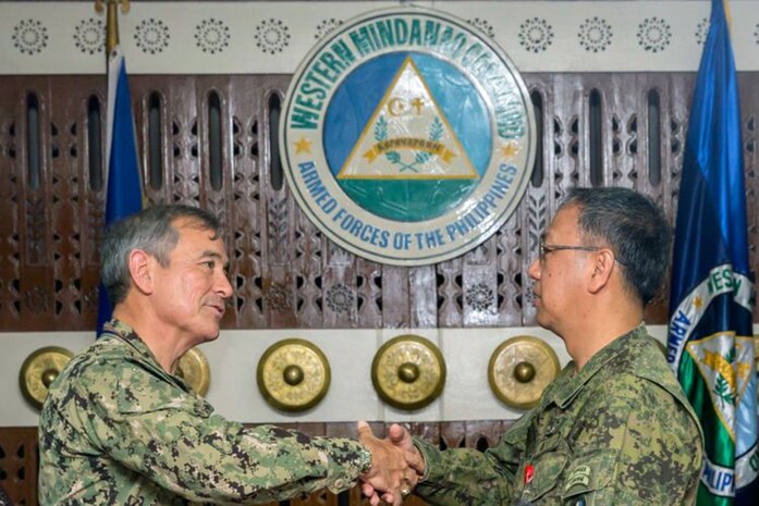 Commander of U.S. Pacific Command visits the Philippines