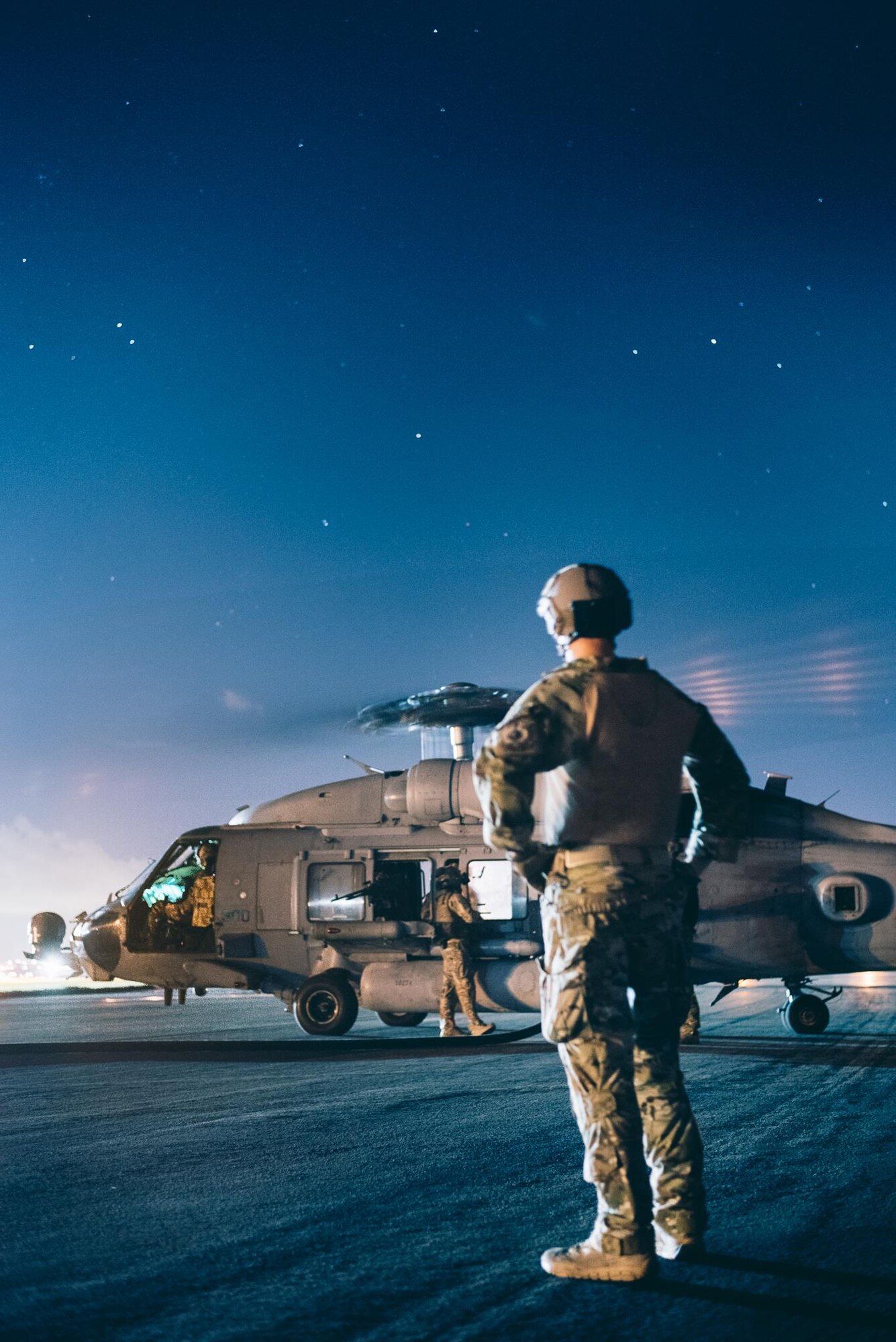 Kadena forward area refueling point team conducts nighttime refueling training