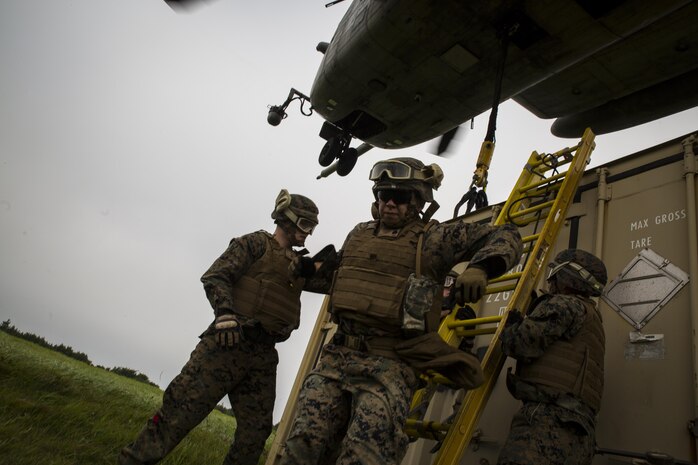 Marines conduct external lift training at Draughon Range near Misawa Air Base, Japan, August 21, 2017, in support of exercise Northern Viper 17.