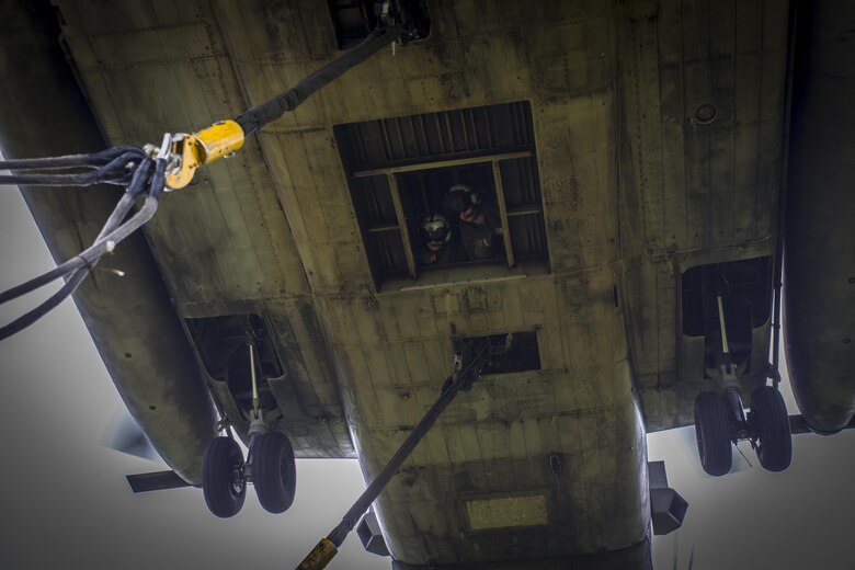 Marines conduct external lift training at Draughon Range near Misawa Air Base, Japan, August 21, 2017, in support of exercise Northern Viper 17.