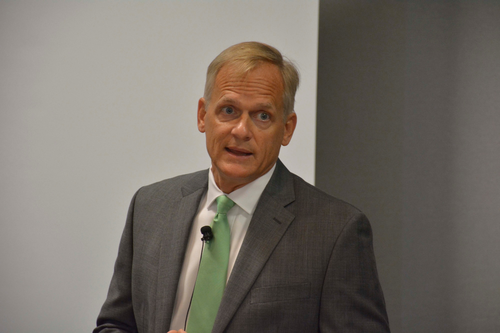 Richard Hartley speaks to Air Force attendees at the 2017 Energy Exchange