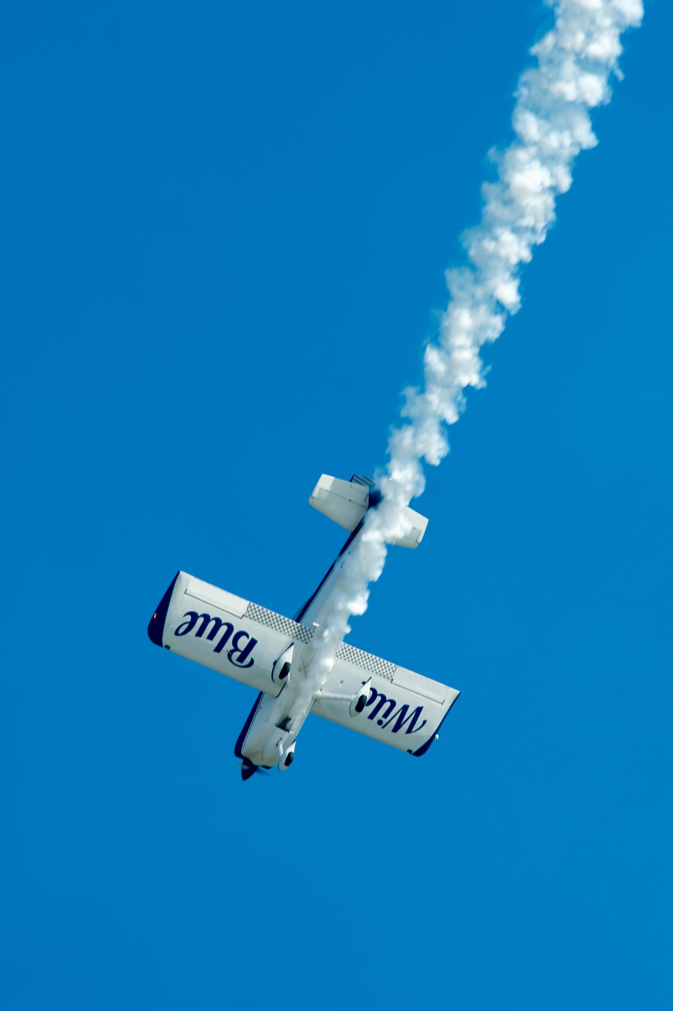 Jerry “Jive” Kerby flies “Wild Blue,” an RV-8A, during the Thunder Over Dover Open House Aug. 26, 2017, at Dover Air Force Base, Del. Kerby, a retired U.S. Air Force fighter pilot, flew the F-15C Eagle and F-4 Phantom during his 23-year active duty military career. (U.S. Air Force photo by Mauricio Campino)