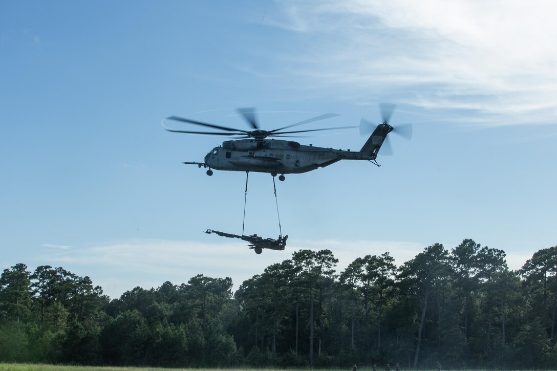 A U.S. Marine Corps CH-53E Super Stallion with Marine Medium Tiltrotor Squadron (VMM) 162 (Reinforced), 26th Marine Expeditionary Unit (MEU), transports an M777 towed 155mm howitzer during Helicopter Support Team training at Camp Lejeune, N.C., Aug. 22, 2017.