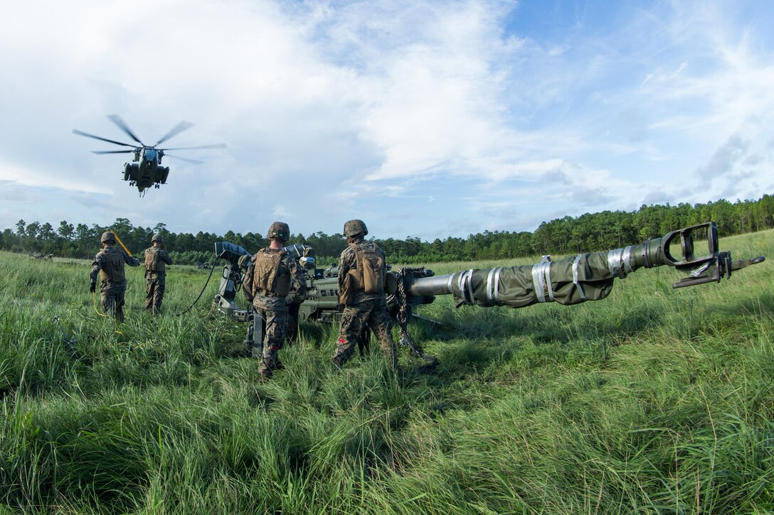 A U.S. Marine Corps CH-53E Super Stallion with Marine Medium Tiltrotor Squadron (VMM) 162 (Reinforced), 26th Marine Expeditionary Unit (MEU), approaches a landing zone to retrieve a M777 towed 155mm howitzer during Helicopter Support Team training at Camp Lejeune, N.C., Aug. 22, 2017.