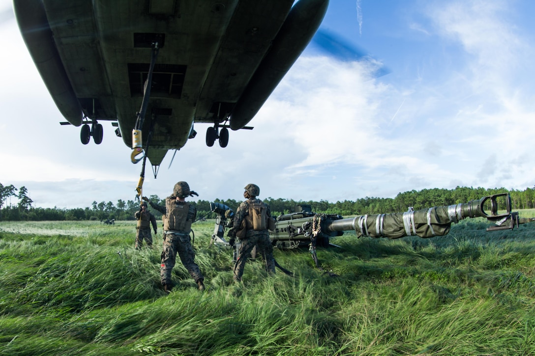 U.S. Marines with Combat Logistics Battalion 26, 26th Marine Expeditionary Unit (MEU), attach an M777 towed 155mm howitzer to a CH-53E Super Stallion with Marine Medium Tiltrotor Squadron (VMM) 162 (Reinforced), 26th MEU, during Helicopter Support Team training at Camp Lejeune, N.C., Aug. 22, 2017.