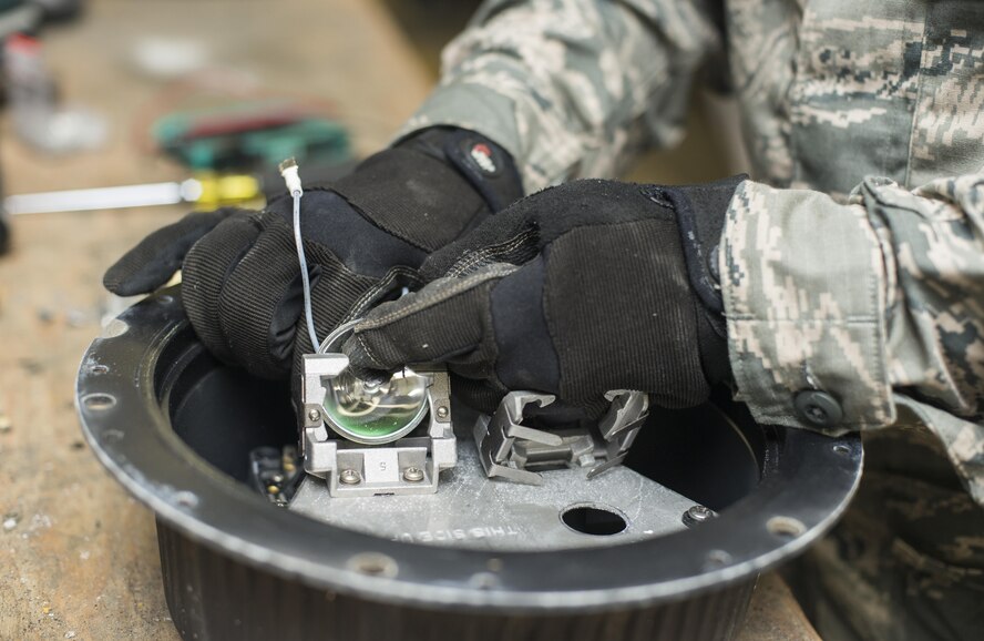 Flushed edge lighting unit