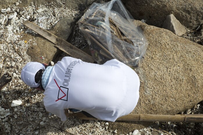 Single Marine Program volunteers cleanup Yuu Beach