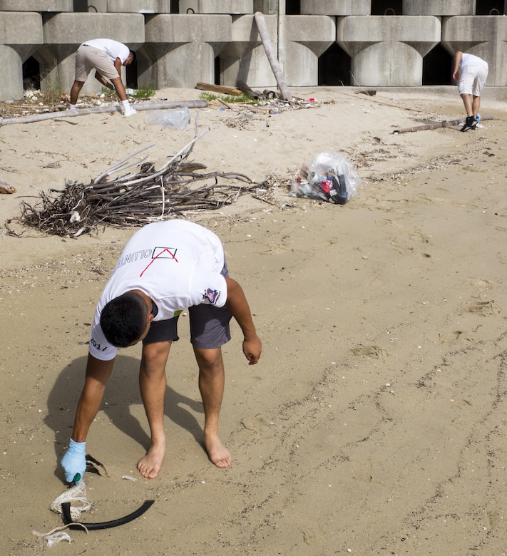 Single Marine Program volunteers cleanup Yuu Beach