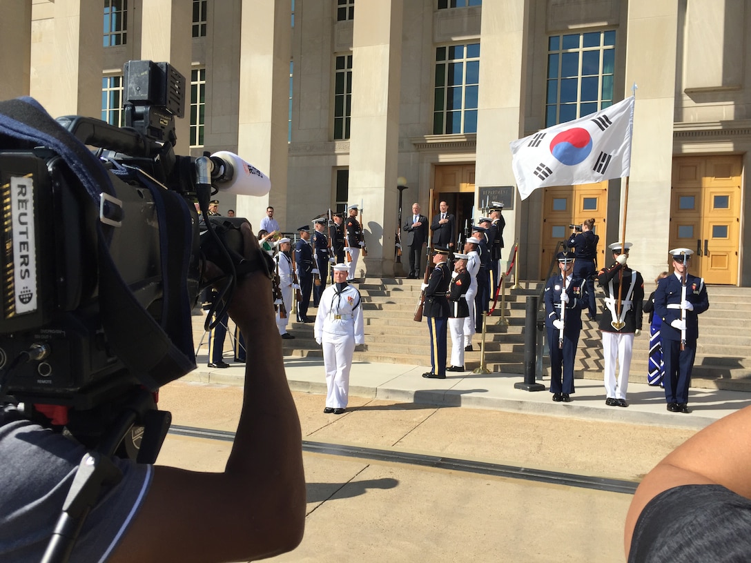 Defense Secretary Jim Mattis and the South Korean defense minister take part in an arrival ceremony.