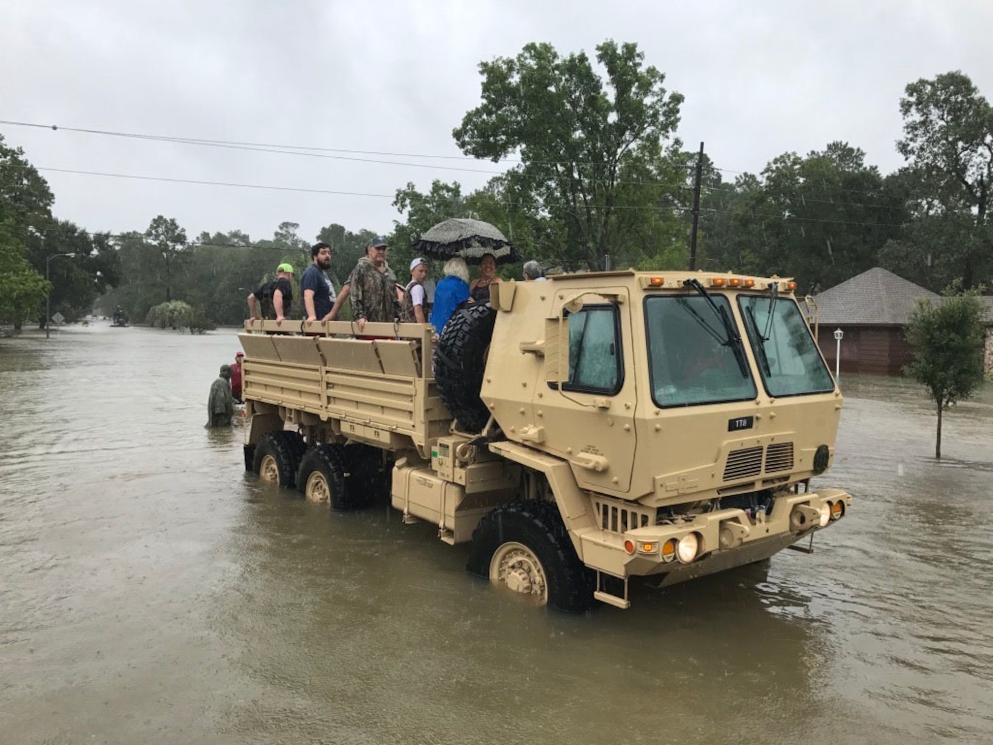 Texas Guard rescues people from floods